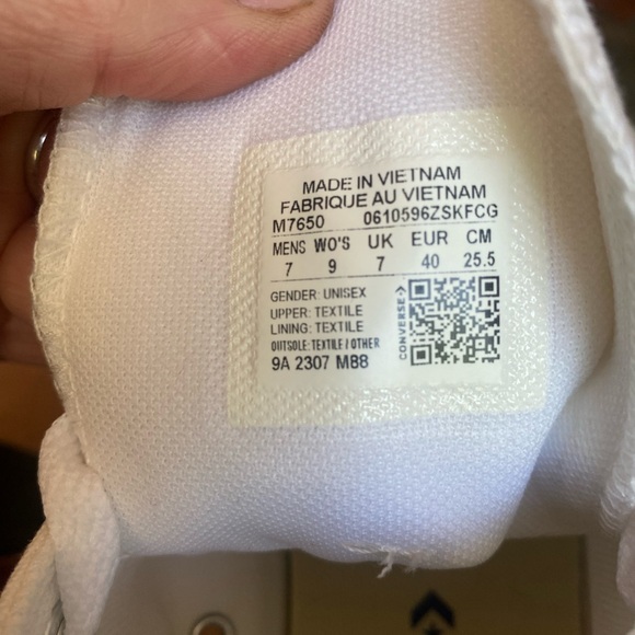 NIB Unisex Converse Chucks - Picture 8 of 11